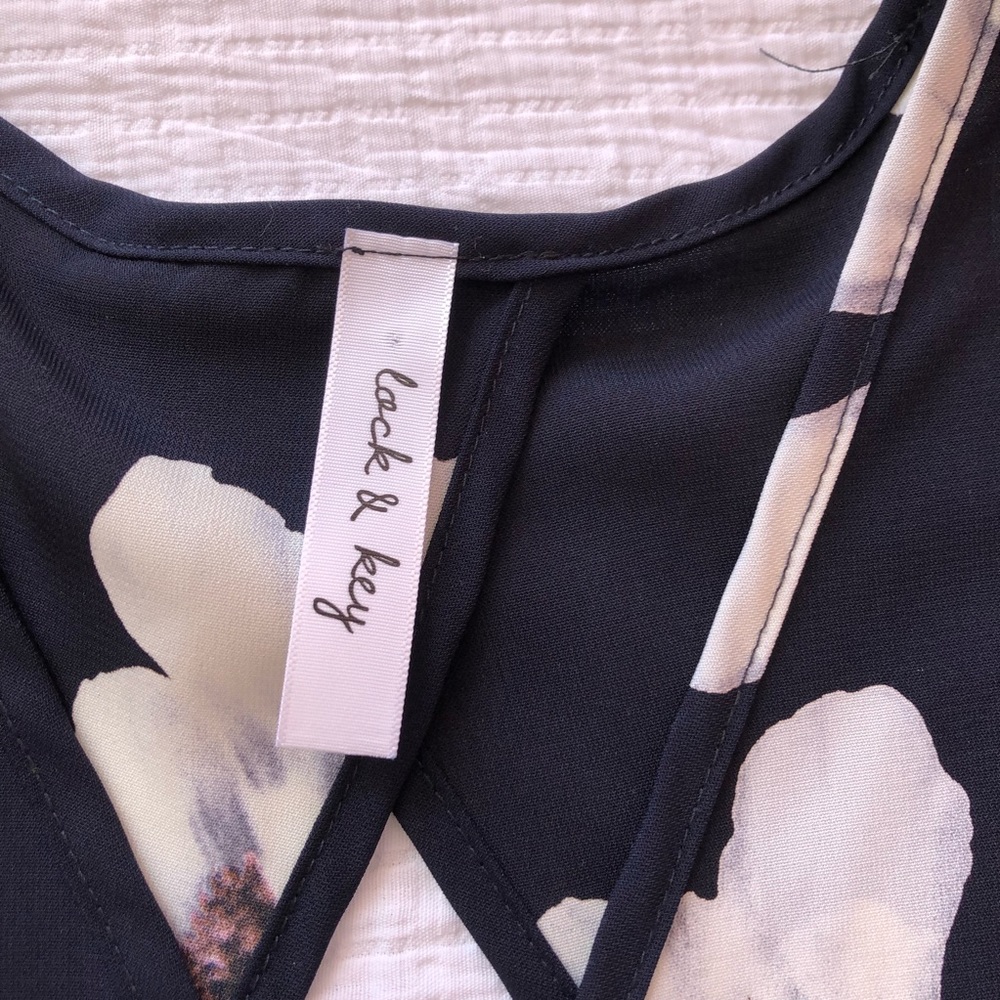 Floral Open-Back Blouse Top - Picture 5 of 6